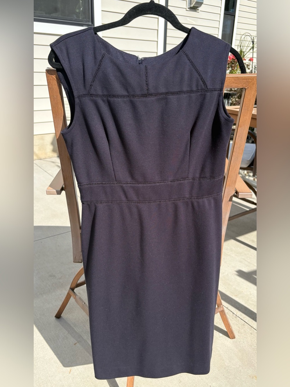 Ann Taylor Size 6 Sleeveless Dress in Black